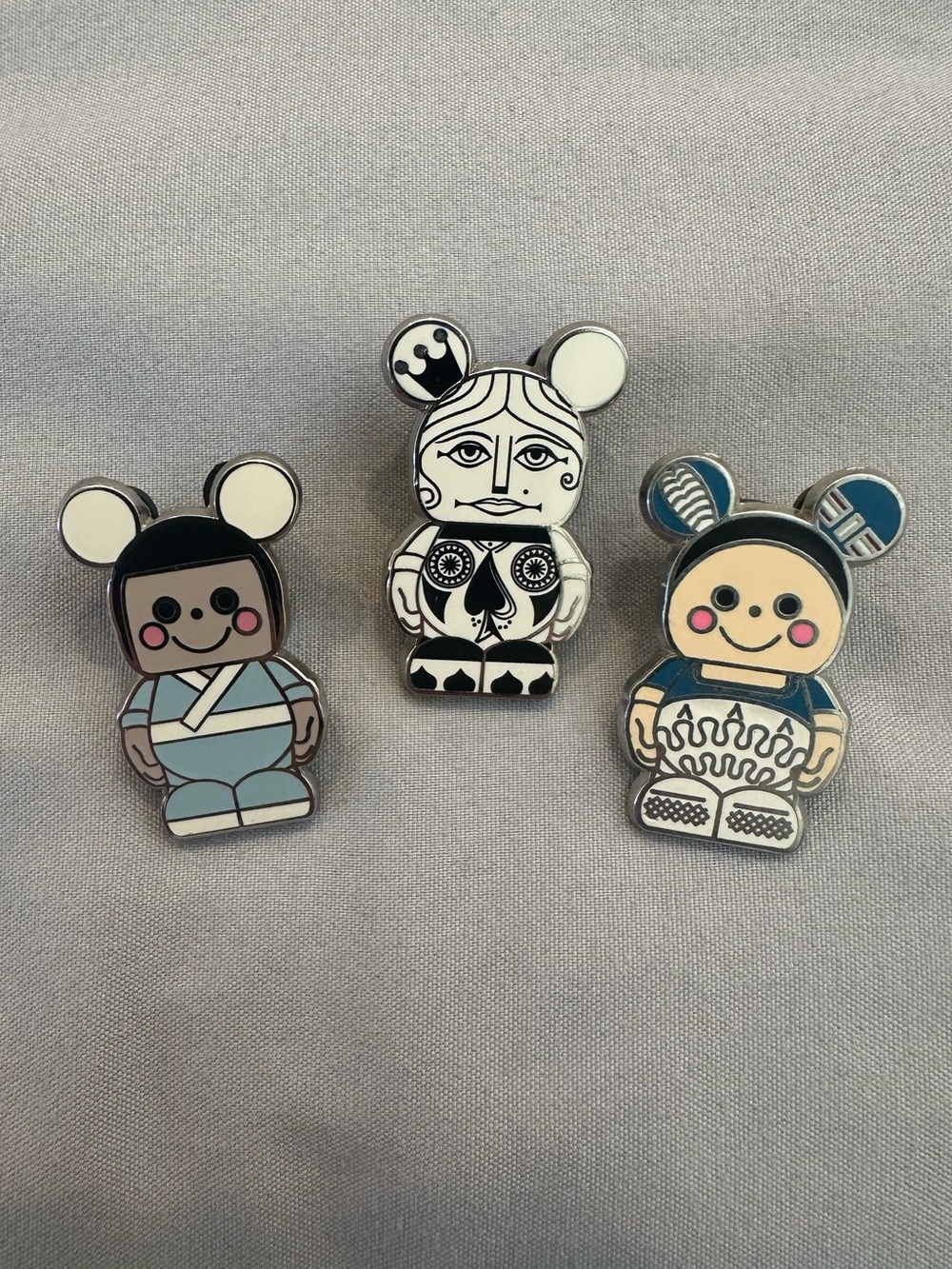 Disney Vinylmation Jr. "it's a small world" Series 4 Mystery Pin 3 of Set